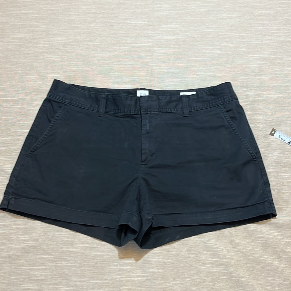 Like New Gap Black City Short. Size 12.  Waist 17.5”. Inseam 3”